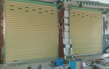 Thợ Sửa Cửa Cuộn Quận 1 Tại Nhà - Phục Vụ 24/7